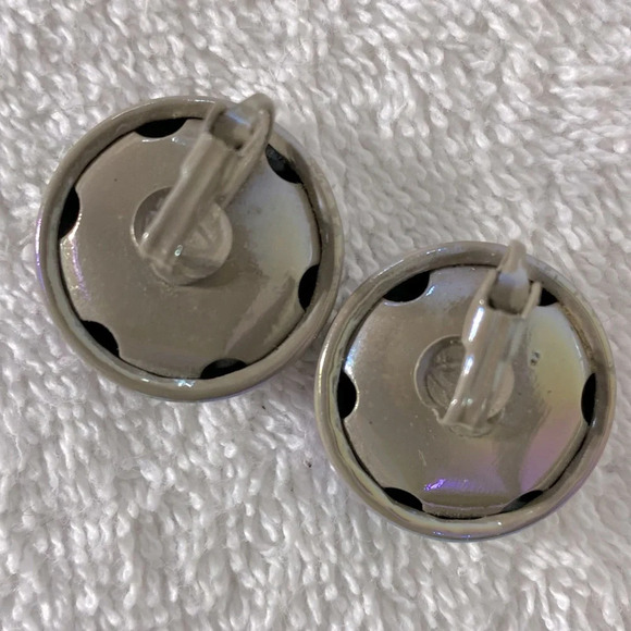 Vintage  Taupe Plastic Circle W Iridescent Coating Clip On Earrings - Picture 2 of 10